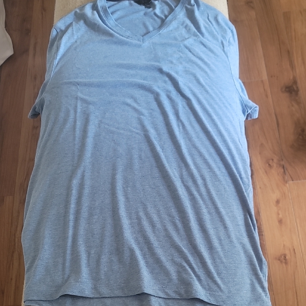 R&W Co. Men's Light Blue V-Neck Shirt Size M
